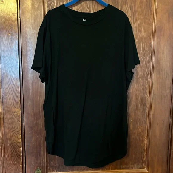 Extended Length Black T-Shirt - Picture 1 of 5